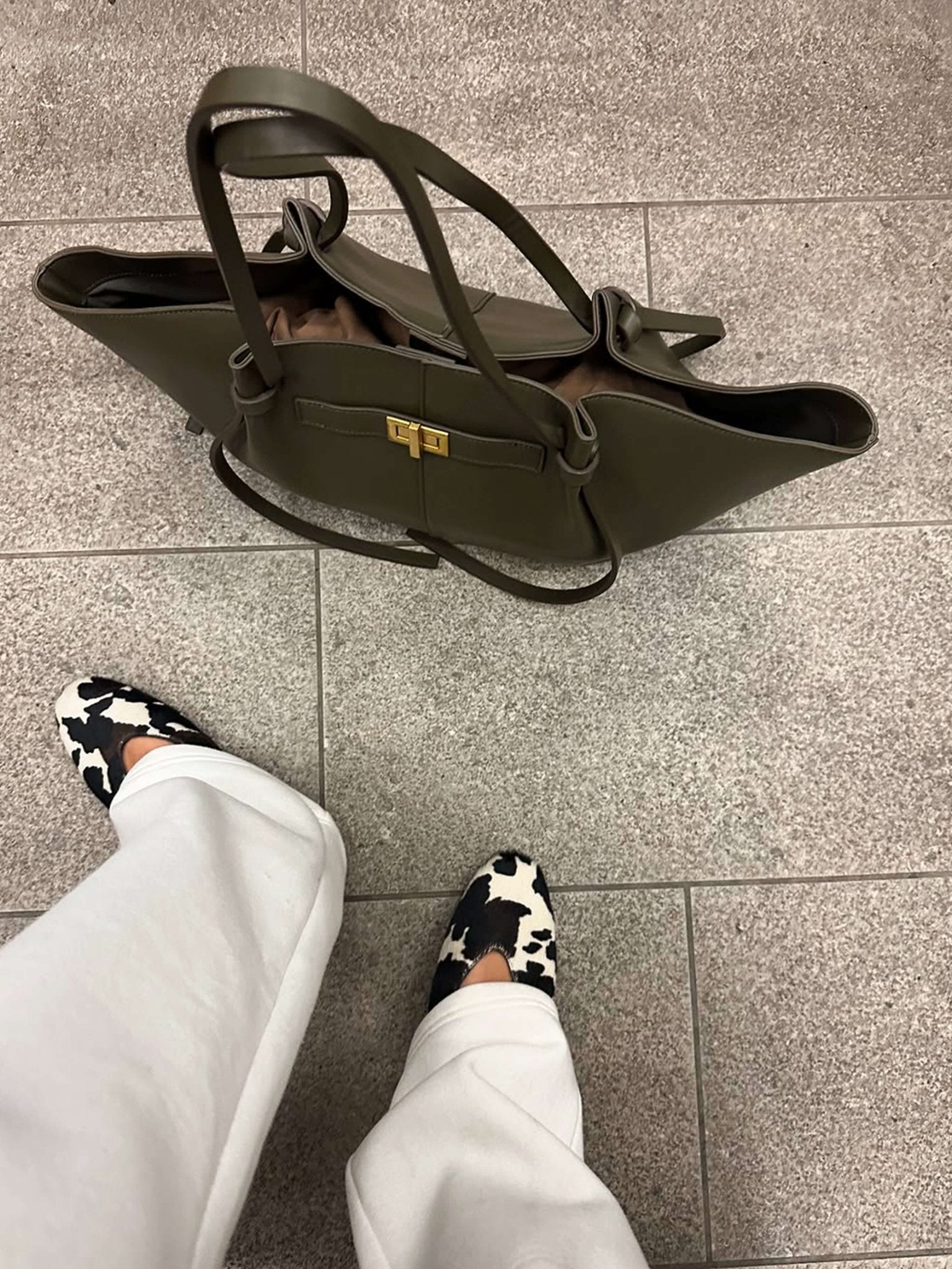 Women’s Leather Tote Shoulder Bag with Structured Design for Everyday Use